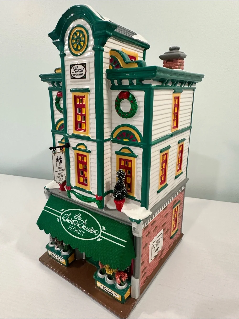 Department 56 Snow Village - The Secret Garden Florist (Read)